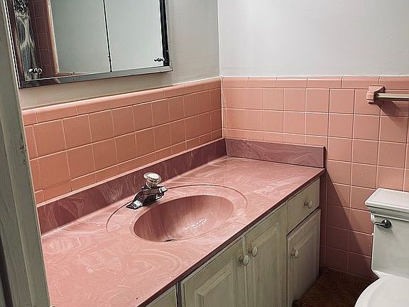 3rd image of 3252 Wisteria Ave