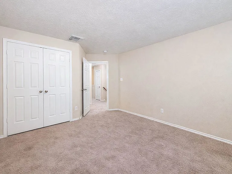 207 N Burberry Park Cir — Photo 21