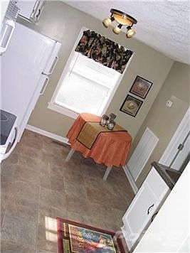 4th image of 2742 Jones Ave