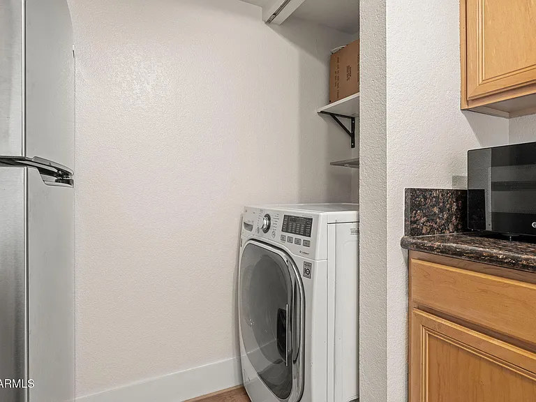 740 W Elm St #207 — Photo 16