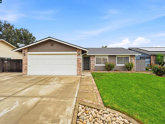 3rd image of 1489 De Boer Dr