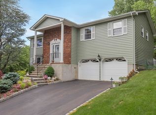 1 Stafford Dr, Wanaque, NJ 07465
