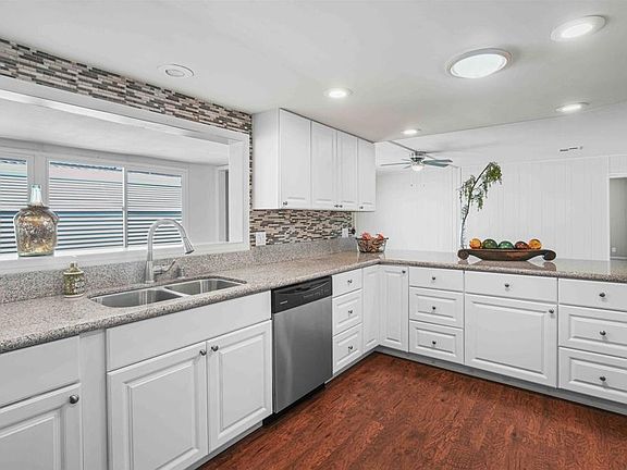 3rd image of 3439 Don Lorenzo Dr