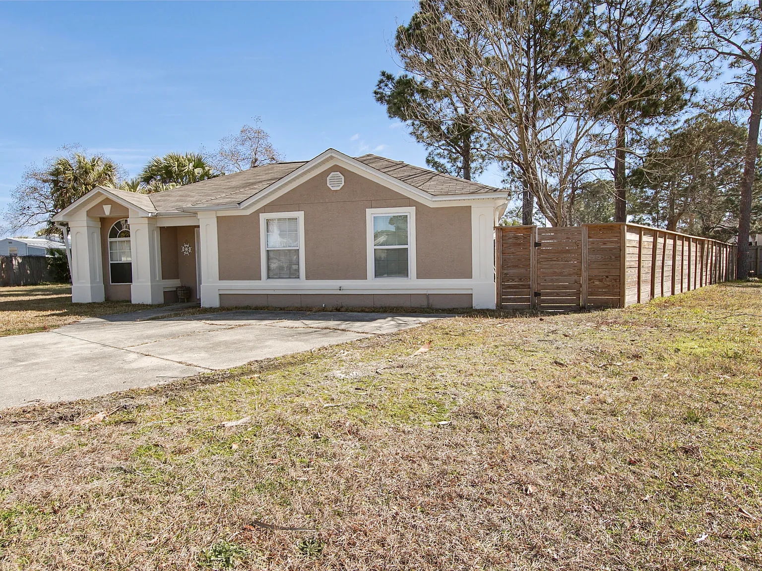 3 bed, 1074 sqft, $2,300 — Photo 3