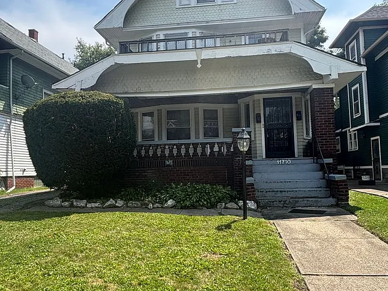 11710 Buckingham Ave — Photo 8