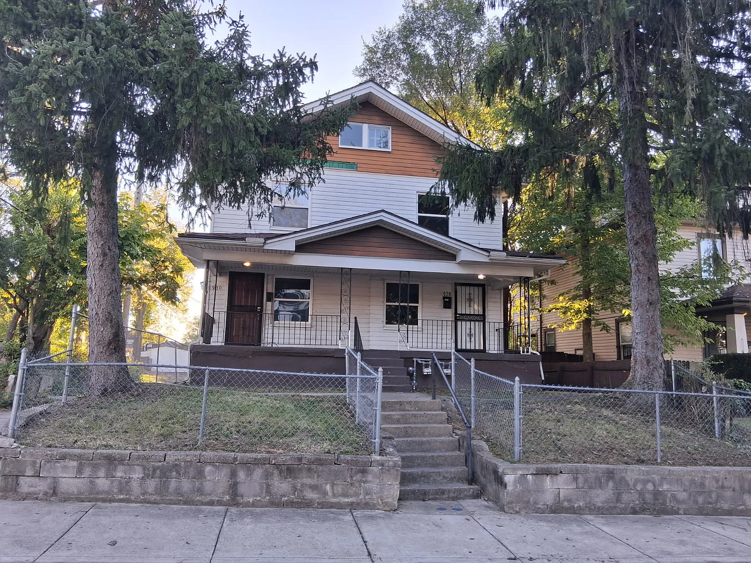 930 Kumler Ave — Photo 1