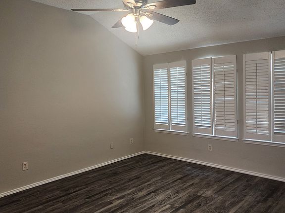 3rd image of 2517 Woodlark Dr