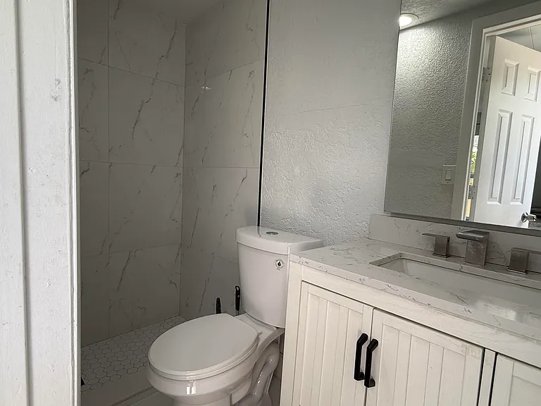 4904 Dillon St #C — Photo 5