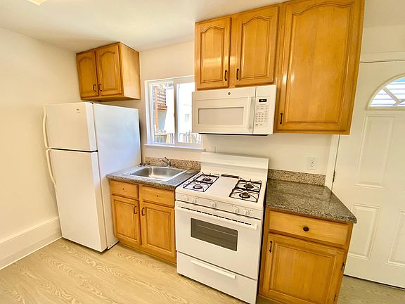 2nd image of 1659.5 Oakdale Ave