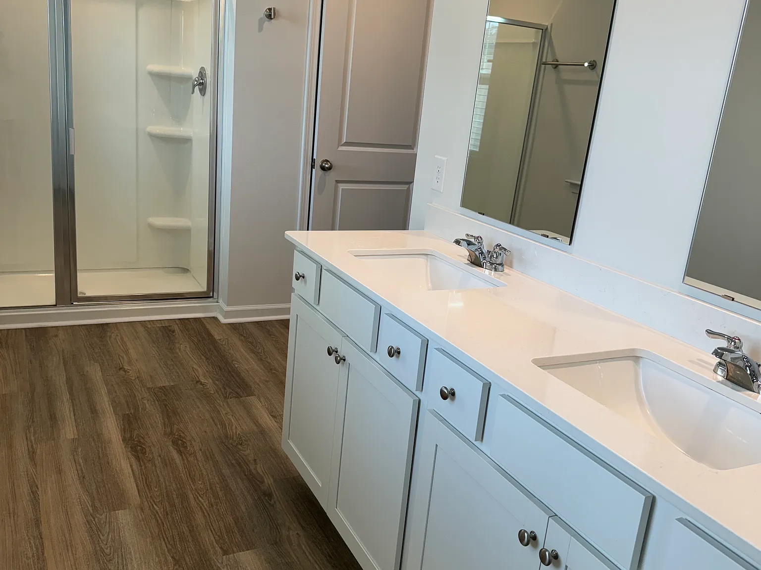 4 bed, 2389 sqft, $2,490 — Photo 2