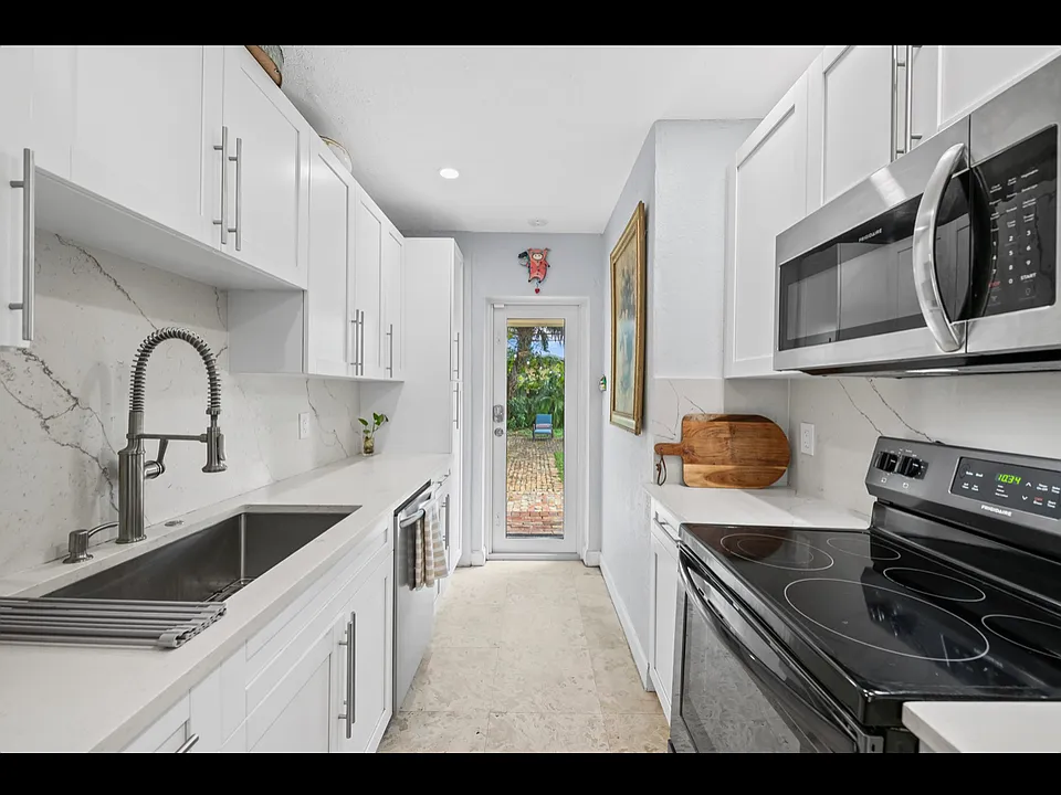 1020 NW 4th Ave