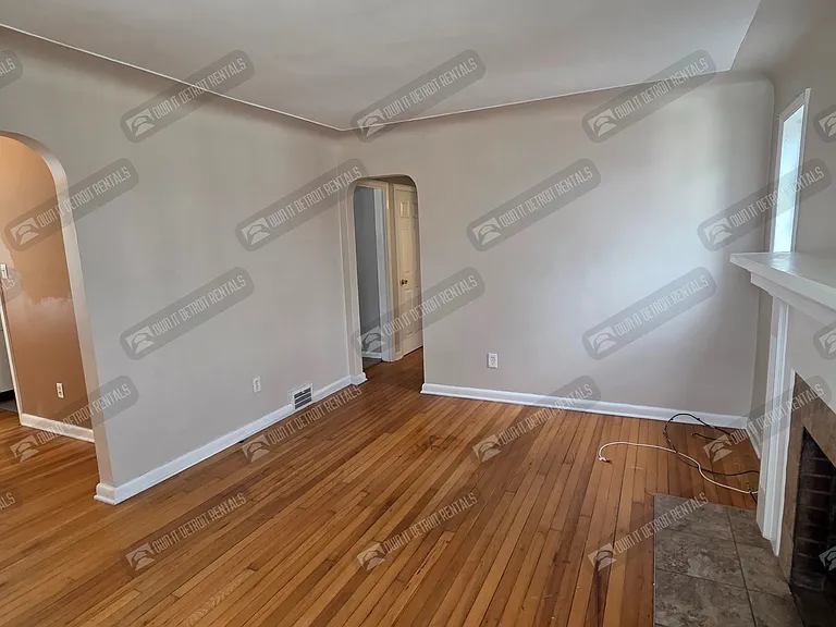 20252 Roscommon St — Photo 8