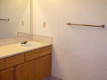 5th image of 812 SE 152nd Ave