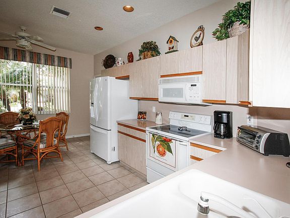 3rd image of 5767 Emerald Cay Ter