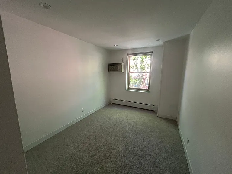10 Camelot Ct #4L — Photo 6