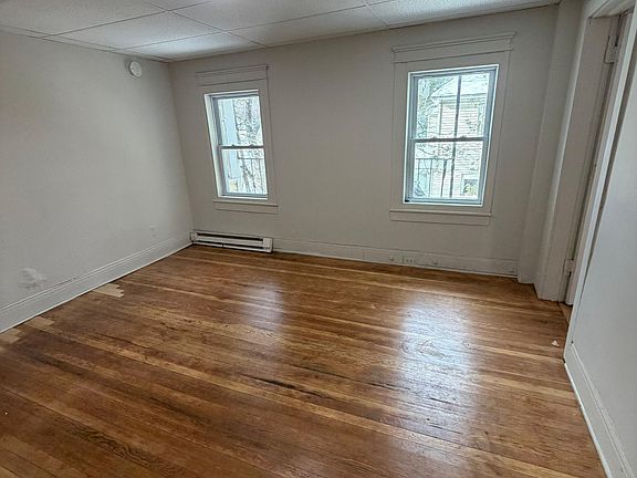 5th image of 15 Tuthill Ave APT 3