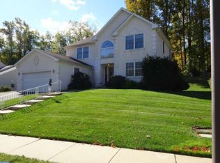 502 Parkhollow Ln, Philadelphia, PA 19111