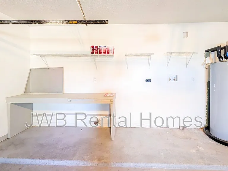520 Clermont Ave S — Photo 11