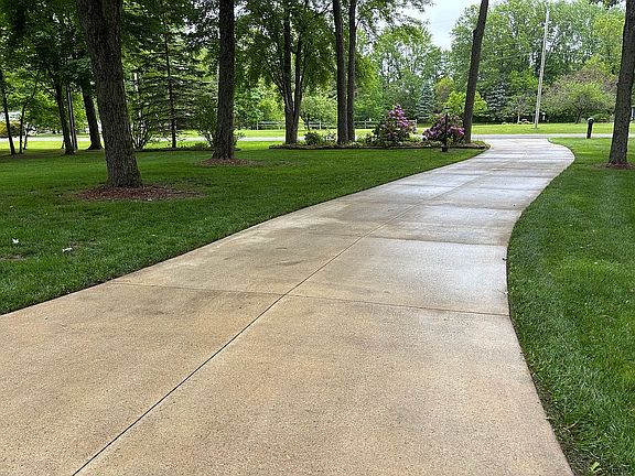 5th image of 11008 Riverwood Dr