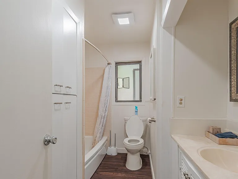 1430 NE Sherman Ln — Photo 17