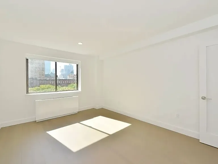 311 W 50th St #5G — Photo 3
