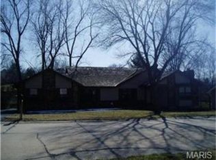1604 Burnside Ln, Saint Charles, MO 63303