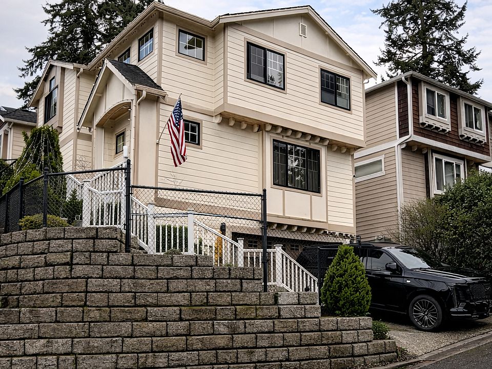 Front of House from driveway