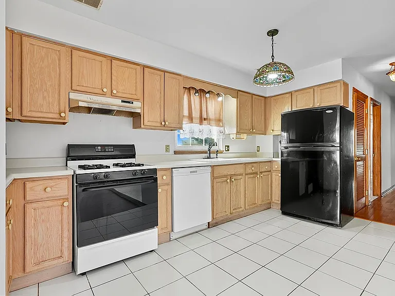 87 Cottage St #2 — Photo 2