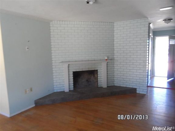 3rd image of 1258 Pleasanton Pl