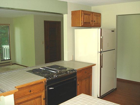 4th image of 140 Highland Greens Dr #1