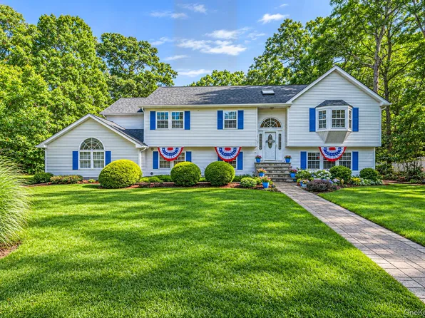 1 Chen Court, Middle Island, NY 11953