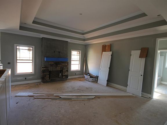 3rd image of 588 Larkspur Dr