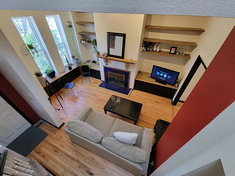 2215 Glenarm Pl — Photo 8