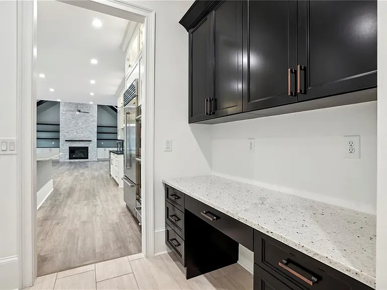 3750 Robinson Rd NE — Photo 27