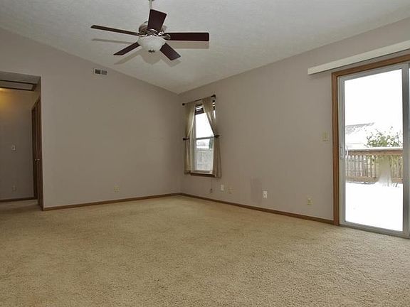 3rd image of 2913 Bowfield Way