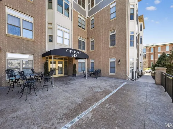 842 N New Ballas Ct Unit 102, Saint Louis, MO 63141