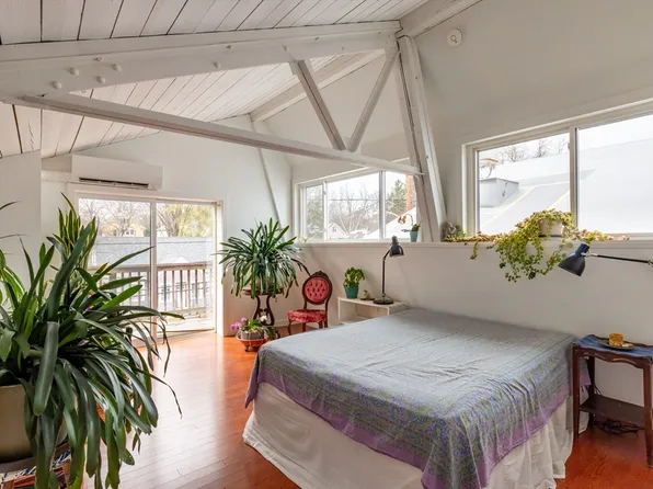 267 Locust St APT 2M, Northampton, MA 01062