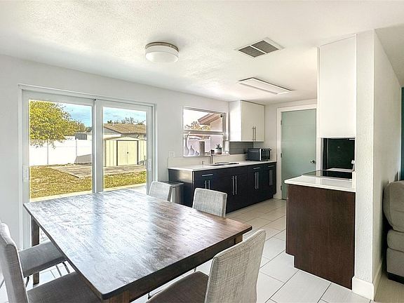 5th image of 7904 Woodvine Cir