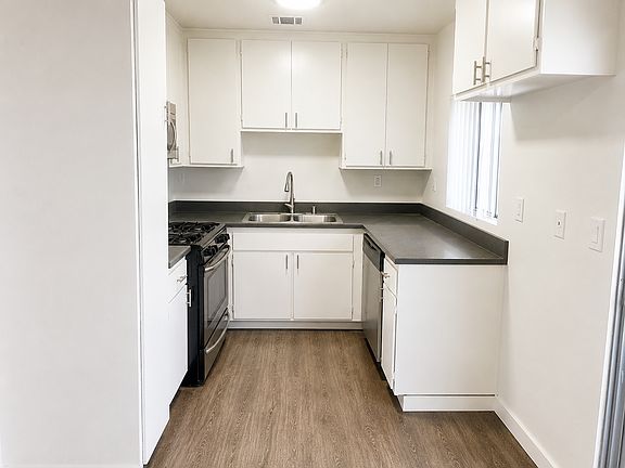 5th image of 14805 Magnolia Blvd #210