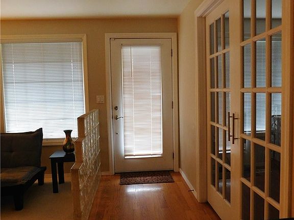 2nd image of 110 Washington Ct SE