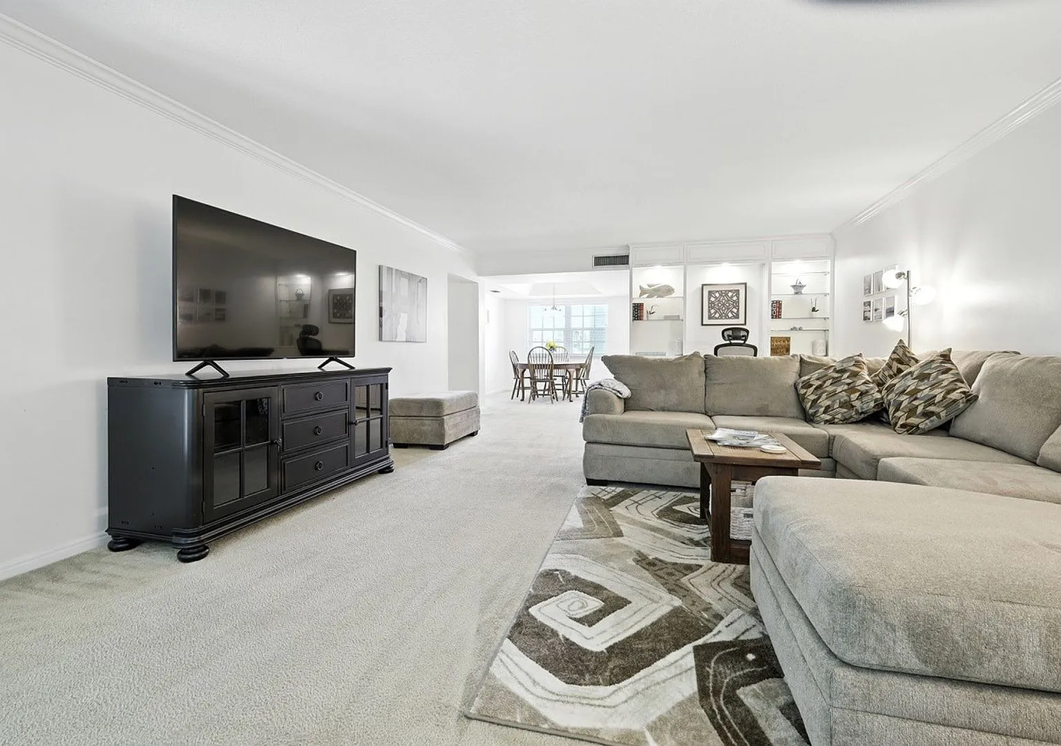 Ocean Towers - Direct Beach Access — Photo 4