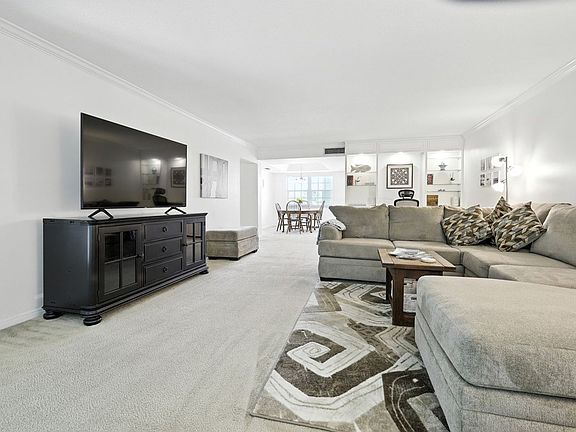 4th image of 2737 Ocean Dr APT 21B