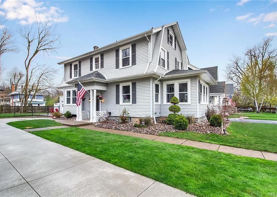 1st image of 684 Crescent Ave