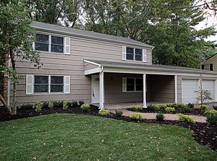 21 Clinton Dr, Manalapan, NJ 07726