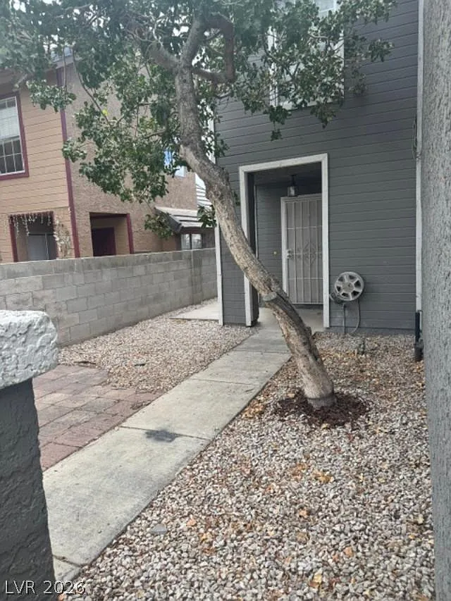 4 bed, 2.5 bath, 1788 sqft, $1,900 — Photo 2