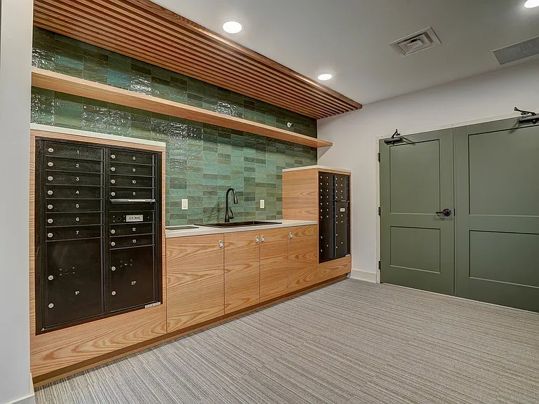 Flats On East Gay | Lobby