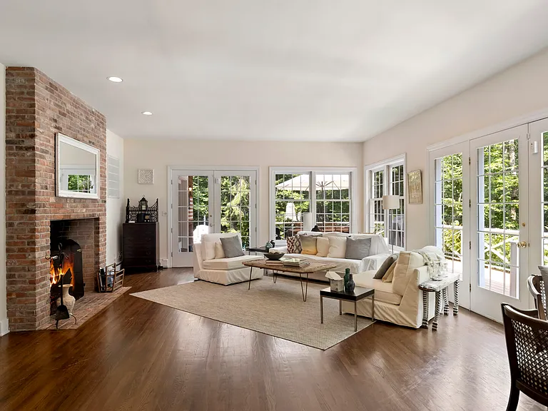 16 Alexis Ct — Photo 4