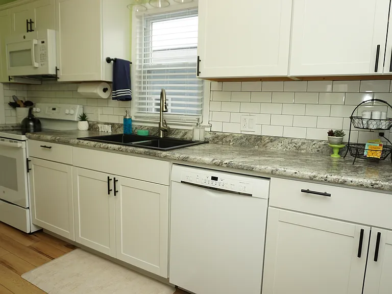 1501 E Pauline St — Photo 3