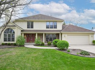 6815 S Dory Dr, Franklin, WI 53132