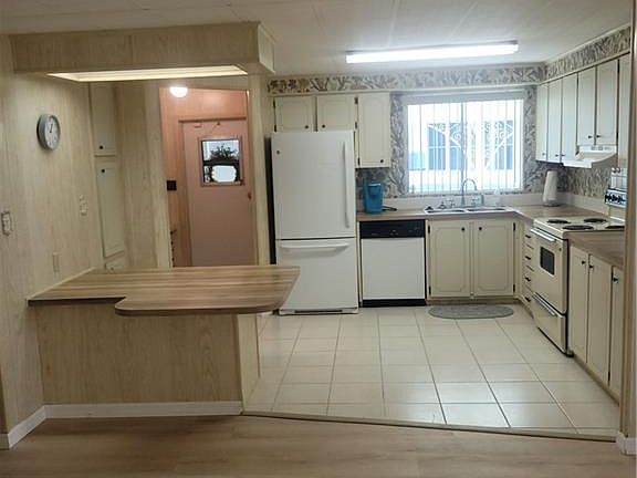 4th image of 27415 Duvernay DR